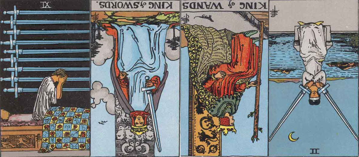 左から：ソードの9、ソードのキング、ワンドのキング、ソードの2のカード