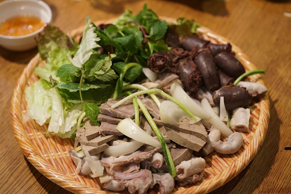 〈BOM QUAN〉のベトナム料理