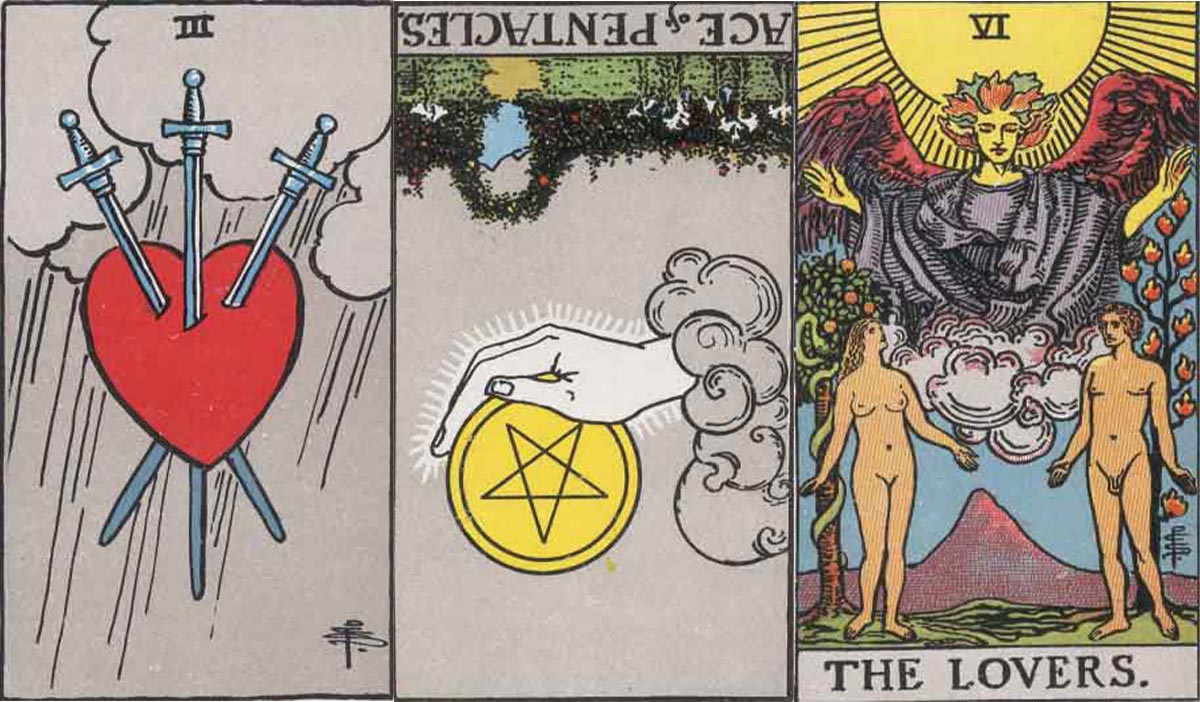 左から：ソードの3、ペンタクルの1、恋人のカード