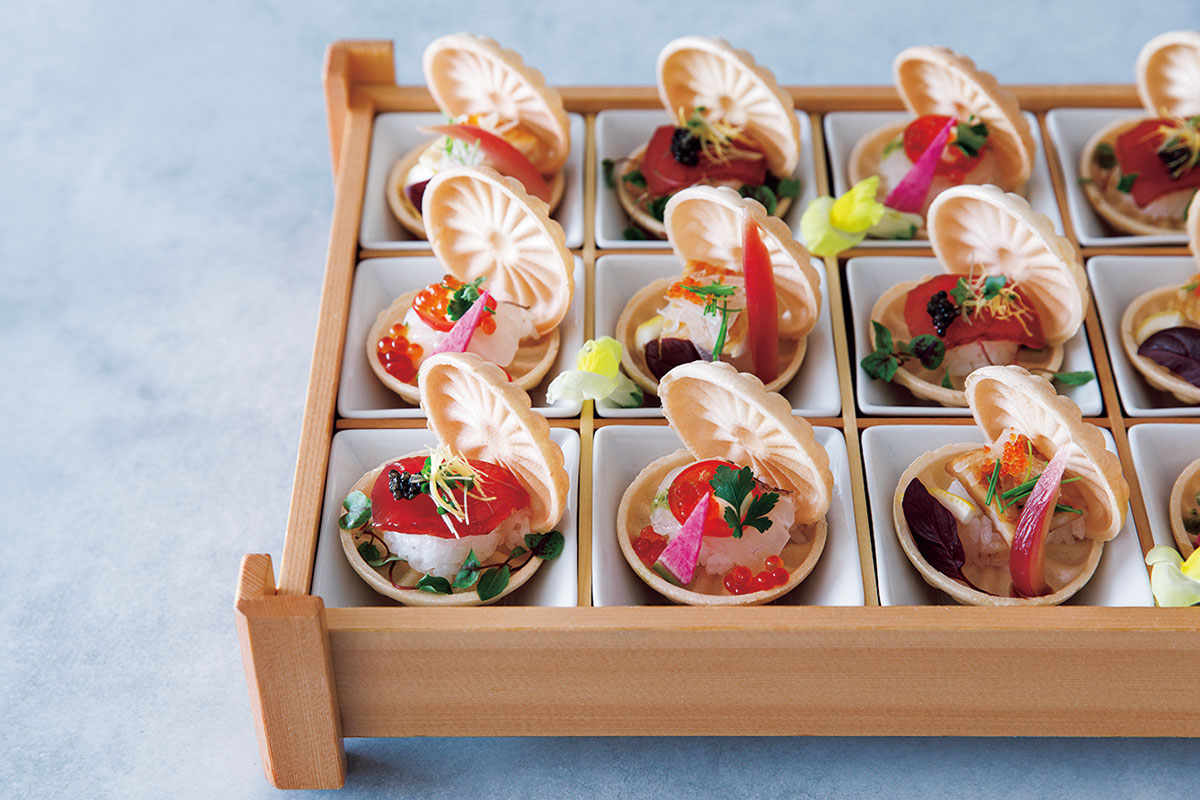 漁師飯として知られる「てこね寿司」など、地域に根付いた郷土料理を「もなか寿司」として表現。※仕入れ状況等により、メニュー内容や材料が変更になる場合があります。