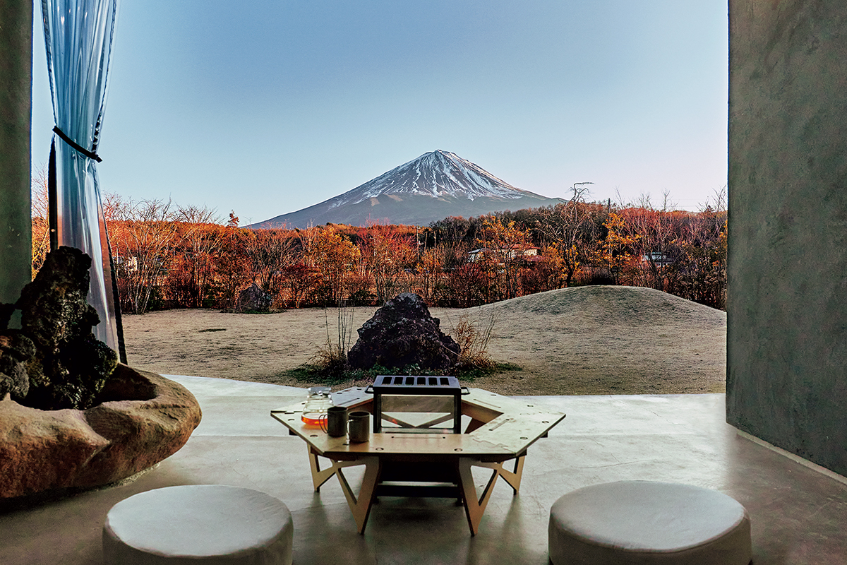 リビングや寝室、バスルームからも富士山が見える宿。abrAsus hotel Fuji（山梨県鳴沢村）／P53【大自然の中でだらだら】より