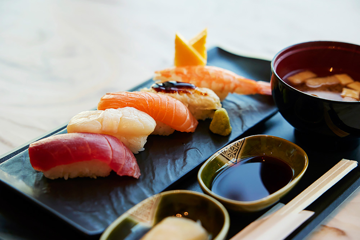 海外に行く前に日本食を食べたい人にうれしいお寿司のセット。