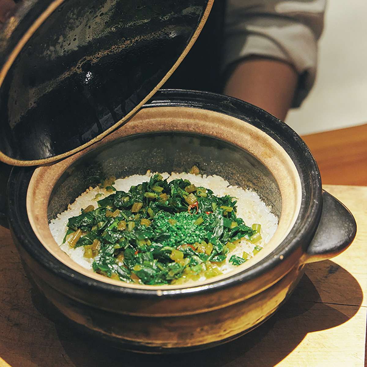 〆のお楽しみは伊賀米の土鍋ご飯。