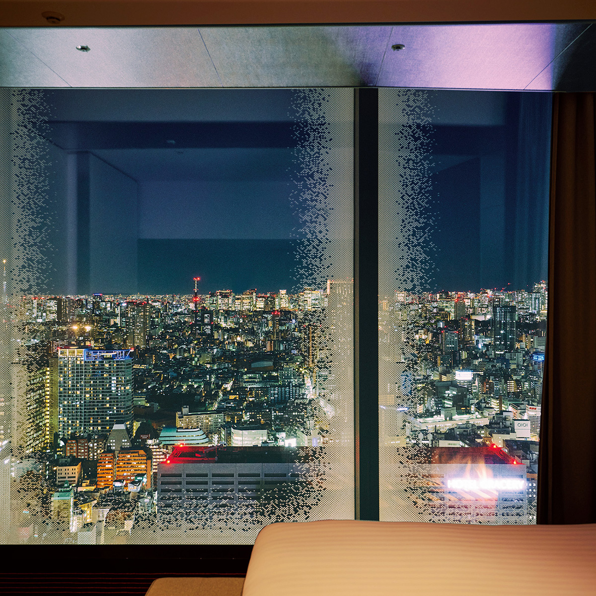 38階「プレミア キング」の窓から望む東京の夜景。