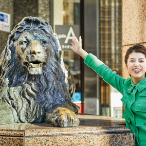 銀座三越のライオンと神田愛花さん
