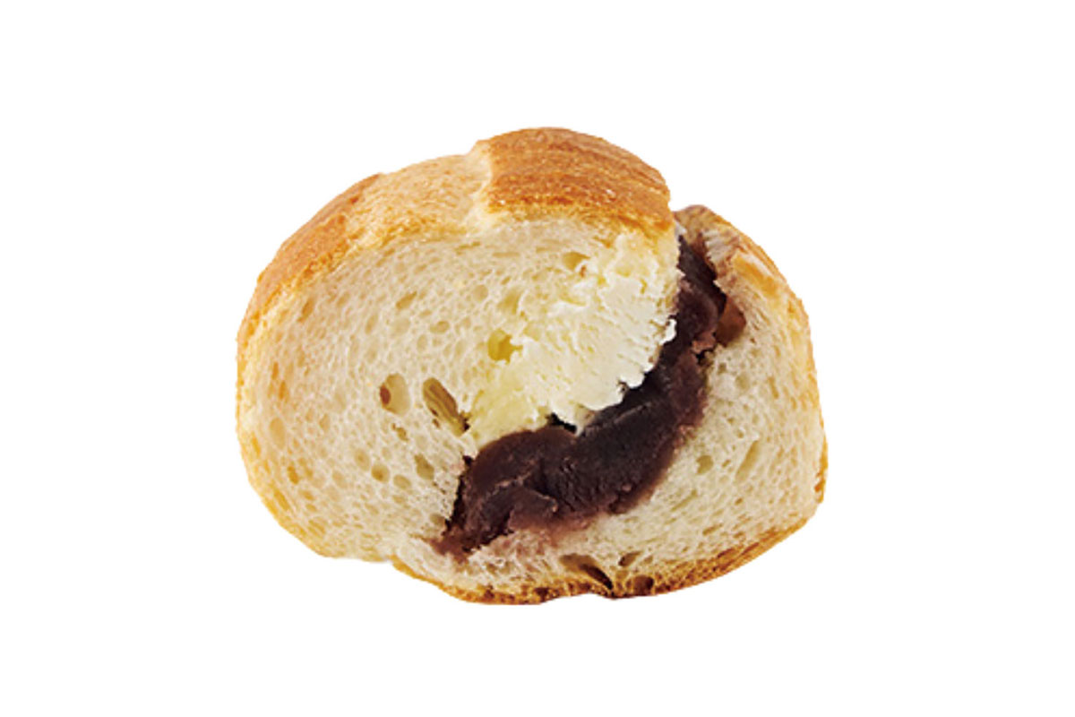 昔懐かしいフランスパン、北海道産小豆を使ったあんこを使用。