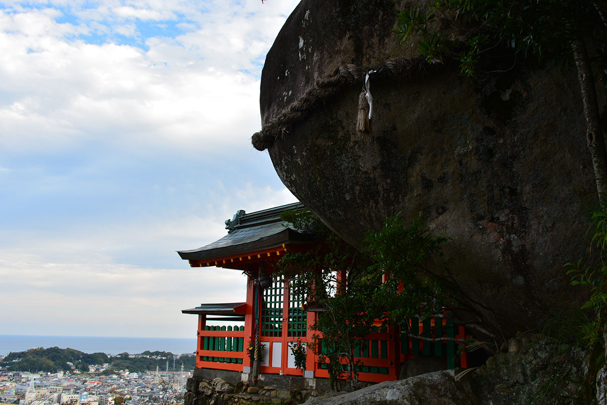 ゴトビキ岩 写真提供 和歌山県観光連盟