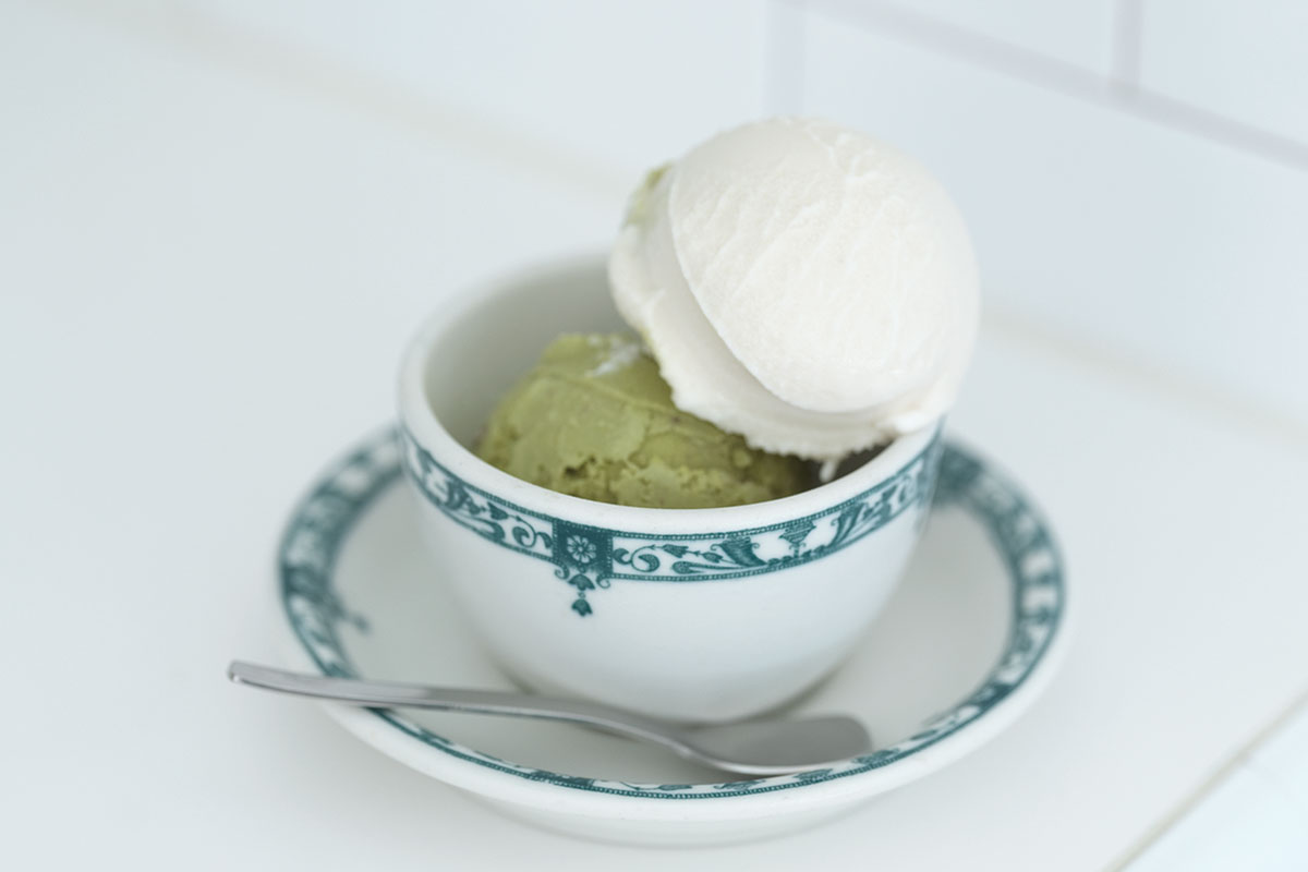 【駒場東大前】アイスクリームはマスト！真っ白なカフェ〈SUHO〉