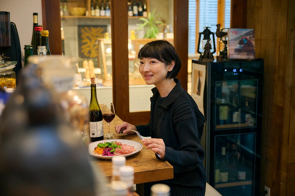 【参宮橋でひとりのみ】全国の“あの名店メニュー”が味わえるお店と、肴になる絶品パンが楽しめるお店