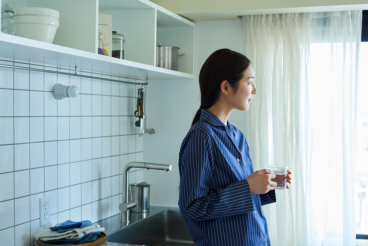 夏こそ朝イチに白湯を。「朝白湯」の効果と正しい摂り方