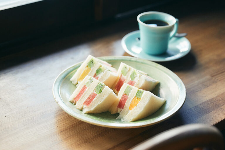 〈市川屋珈琲〉の季節のフルーツサンド