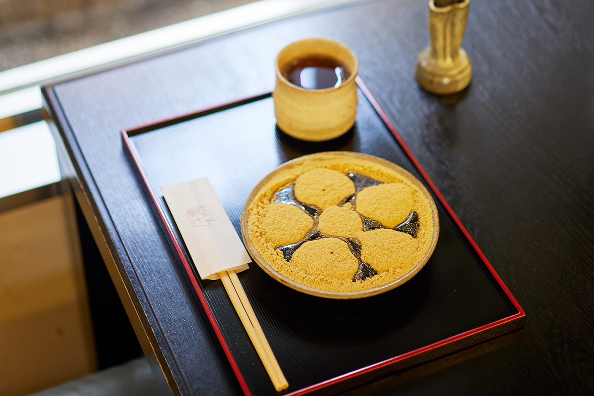 〈豊島屋菓寮 八十小路〉の本わらび餅