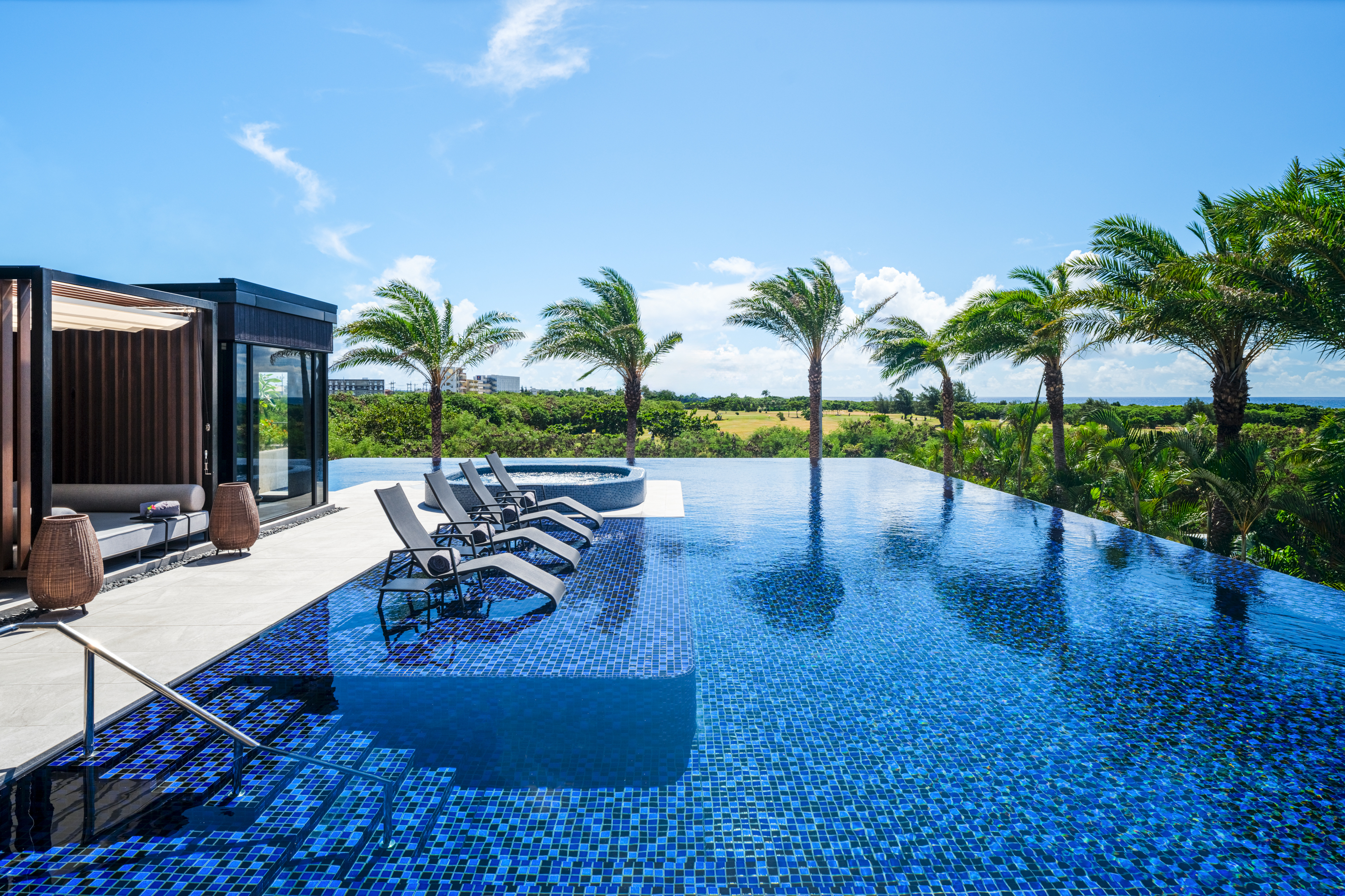 大人の遊びは「seven x seven 石垣」で。 ナイトラウンジや