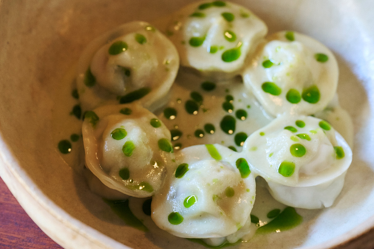 京都　Synの京赤地鶏とパクチーの蒸し餃子レモングラスソース