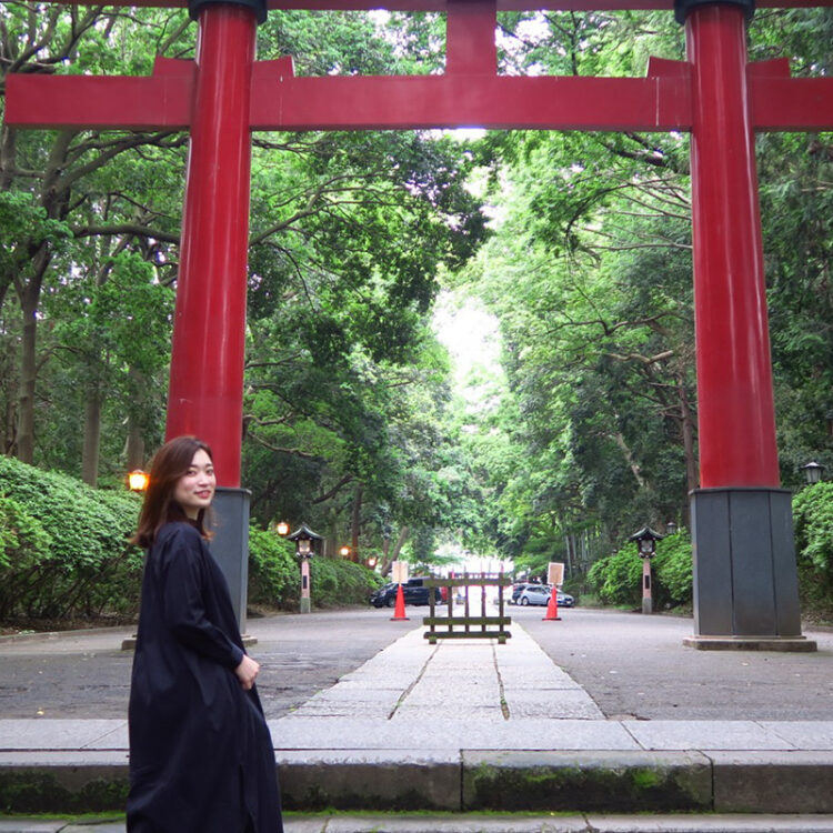 知らないと損？ 運気がアップしそうな神社のお作法8選｜おみくじの正しい引きかた、お守りの正しい身に着けかた、神棚の正しい祀りかた、ほか