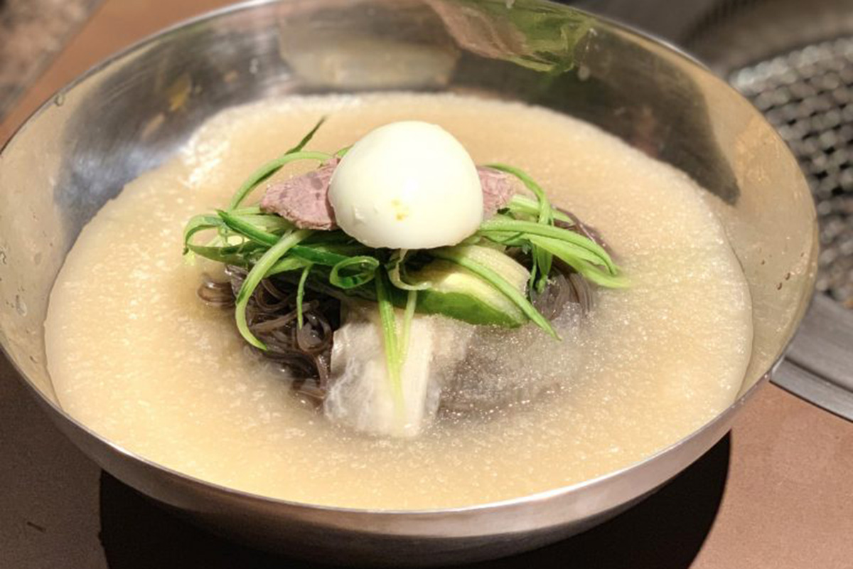 【六本木】シャリシャリ感がたまらない！〈焼肉 冷麺 ユッチャン。〉の絶品「葛冷麺」