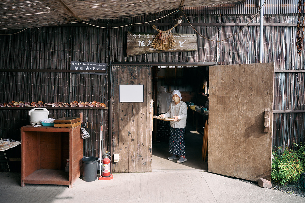 海女さんがふるまう炭焼きの海鮮ランチ「海女小屋相差かまど」