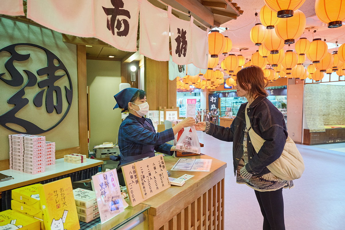 赤福の穴場店「伊勢夫婦岩めおと横丁店」