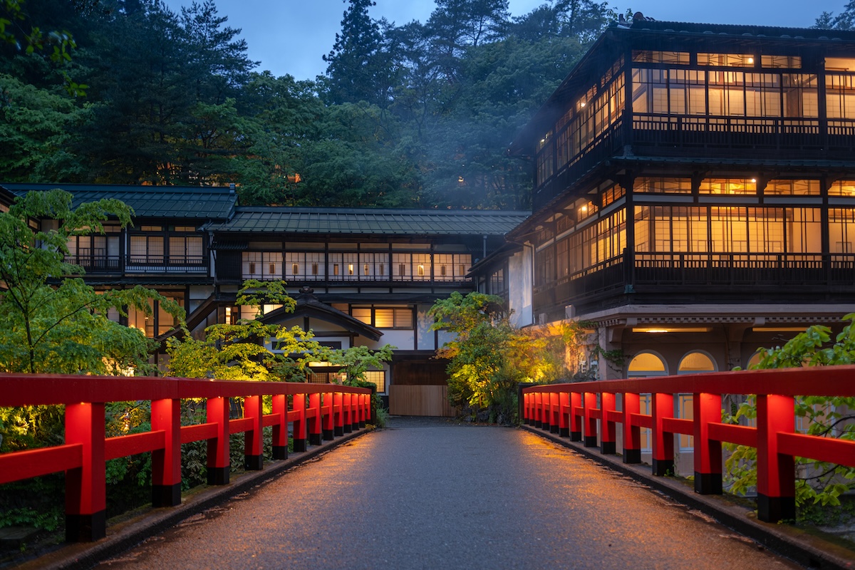 群馬県四万温泉の積善館の外観