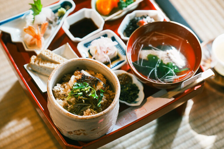 【保存版】四国の魅力、全部見せ!地元民が推すオススメ40選|名店の讃岐うどん、登録有形文化財で食す鯛めし、野菜を使った田舎寿司など