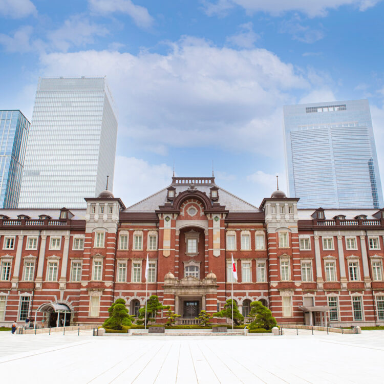 建築家・辰野金吾の設計により1914年に創建した東京駅舎。2012年、創建当時の姿に復原された。