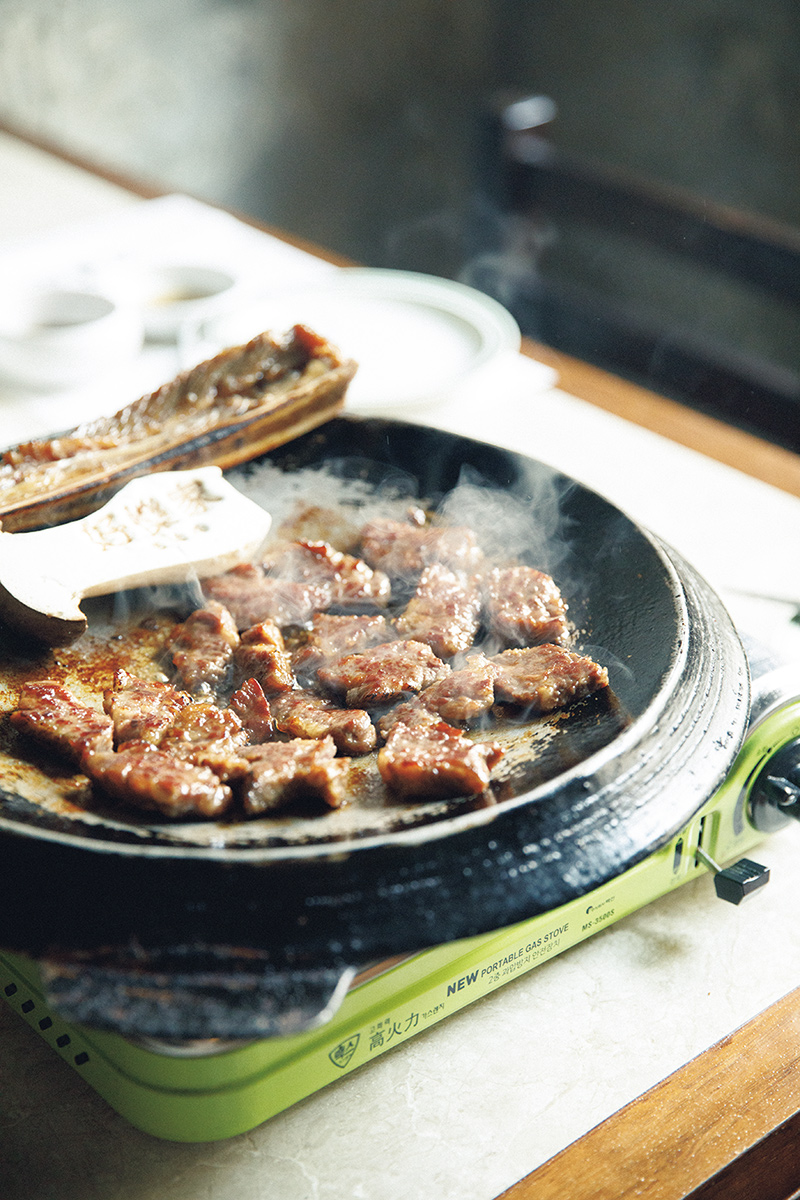 【韓国ソウル旅行】地元の肉好きも通うヤンニョムカルビの名店