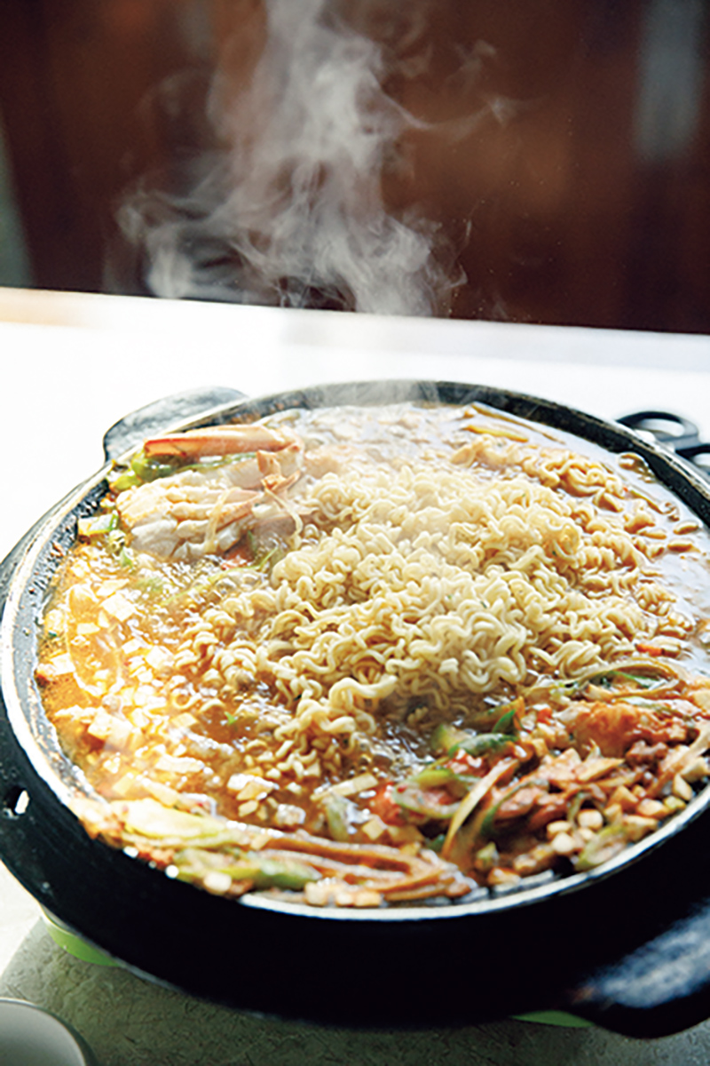 ホナッガ本店（호낙가 본점）のカニラーメン