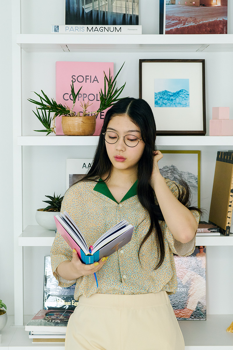 何事も形から入るタイプ。勉強するとなったら眼鏡はマスト。
前髪を留めるクリップにもこだわってやる気UP。