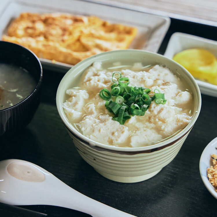 〈とうふの比嘉〉