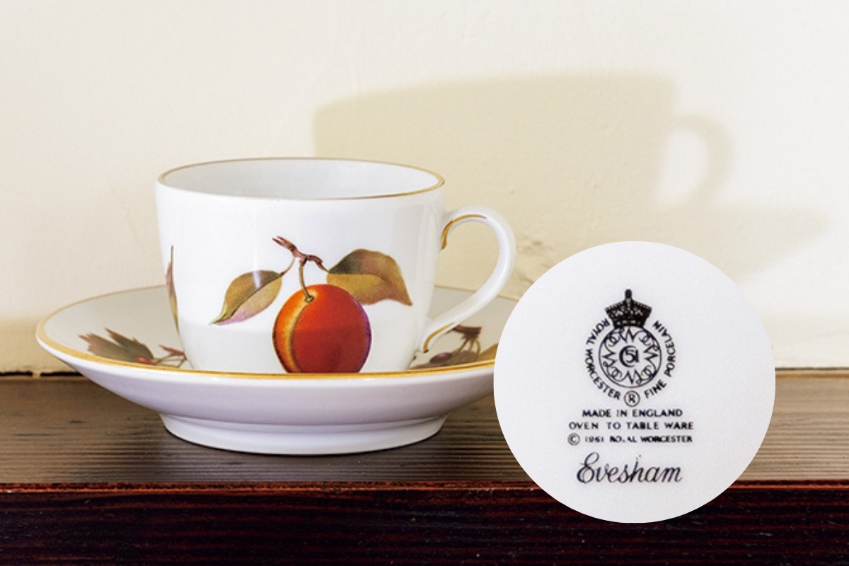 ROYAL WORCESTER(ロイヤル ウースター)/イギリスのカップアンドソーサー