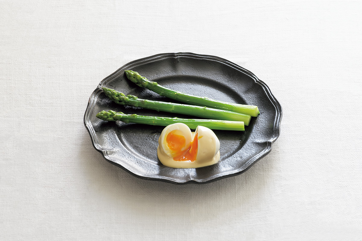 ゆでたてを味わう幸せ。“アスパラガス”が主役のレシピ3選｜料理×器の組み合わせも提案。