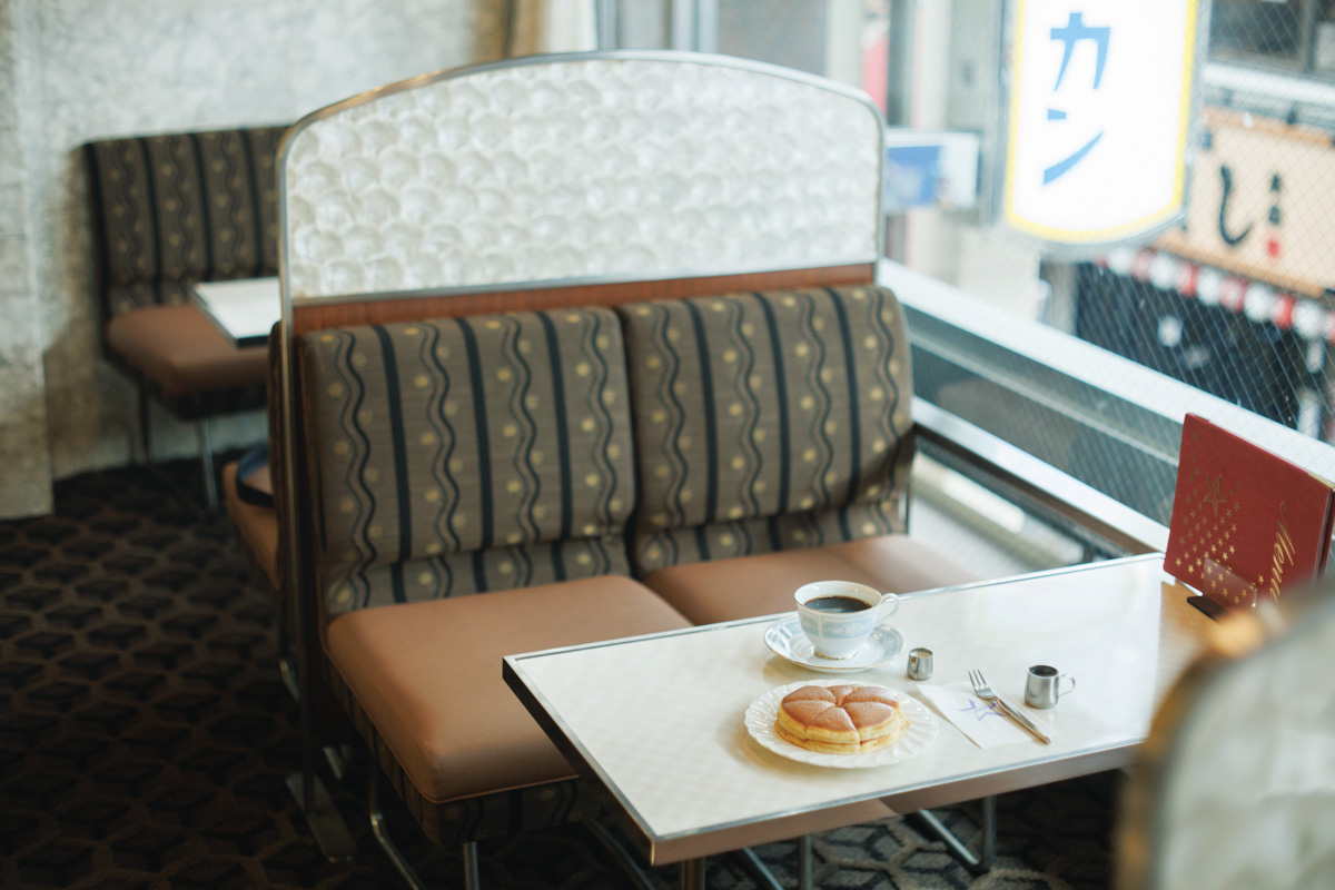 大阪〈純喫茶アメリカン〉のホットケーキ
