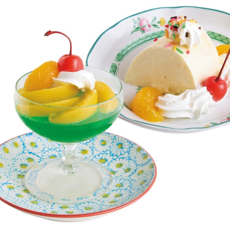 かつて勤めていたイタリアンのデザートだったババロア（右）550円は1日7個限定。フルーツゼリー（左）550円。