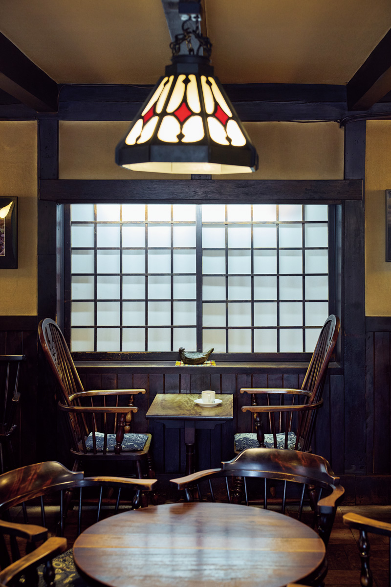 松本市の珈琲まるものの店内