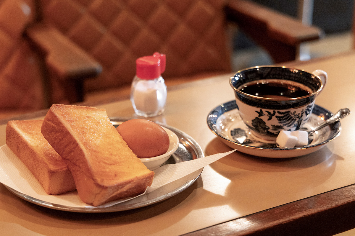 京都〈六曜社珈琲店 一階店〉のモーニング