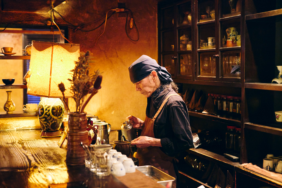 下北沢〈トロワ・シャンブル〉の店内