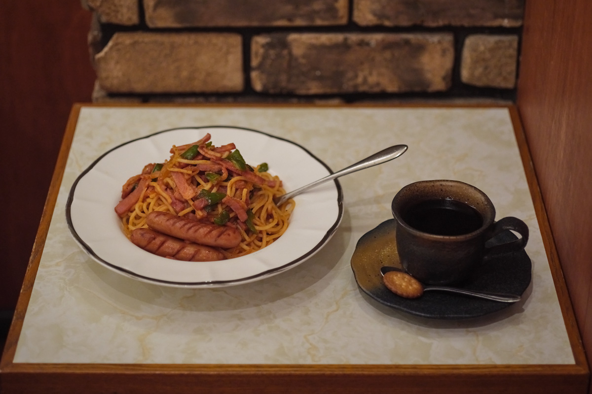はまの屋パーラー日本橋本店のナポリタンとコーヒー