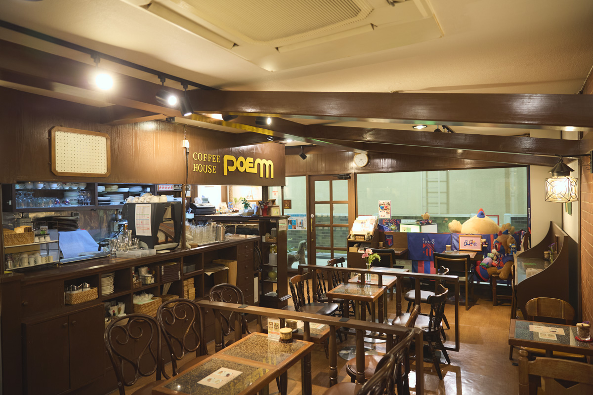 〈ぽえむ〉小平南口店の店内