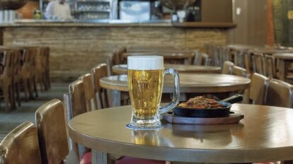 ビールがますますウマい季節になった！ ひとりでも入りやすい銀座の飲み屋さん10選｜親しみやすい居酒屋さん、初心者さんでも入れるバーほか
