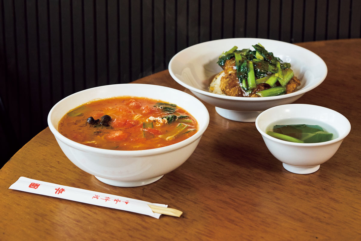 横浜の中華料理〈李園(リエン)〉のトマトタンメンとバイコー炒飯