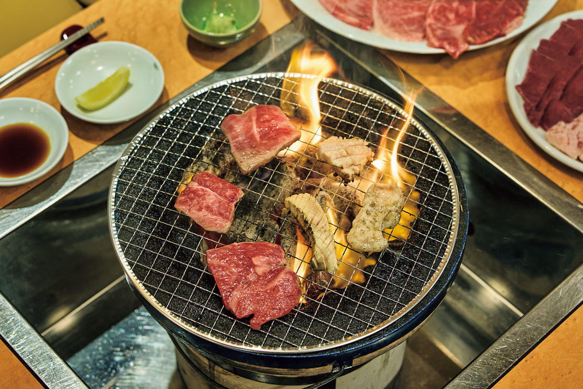 横浜の焼肉〈網焼き肉つる屋〉の焼肉
