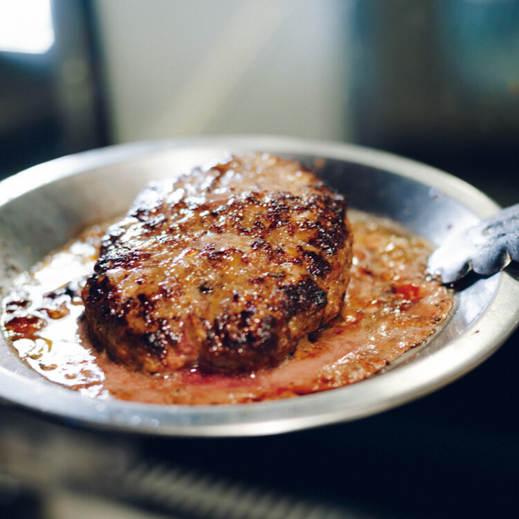 【横浜】愛され続ける老舗だから美味しさは絶対。行きつけにしたいお肉が自慢のお店2選