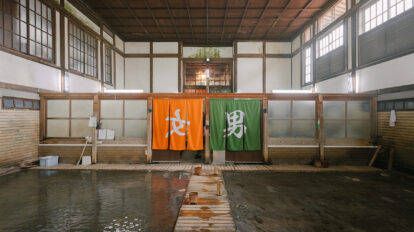 日本一の源泉数と湧出量！ 別府温泉を楽しむおすすめスポット｜砂湯、地獄蒸し、アートほか