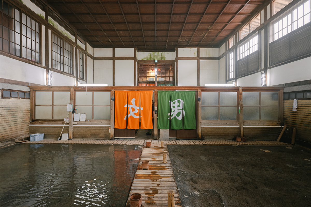 日本一の源泉数と湧出量! 別府温泉を楽しむおすすめスポット|砂湯、地獄蒸し、アートほか