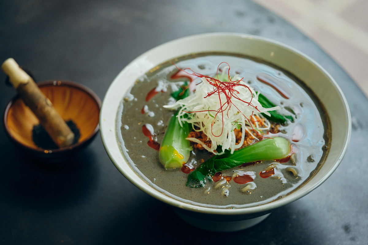 横浜のEVERYBODY’S TABLE(エブリバディーズ テーブル)の黒胡麻担々麺