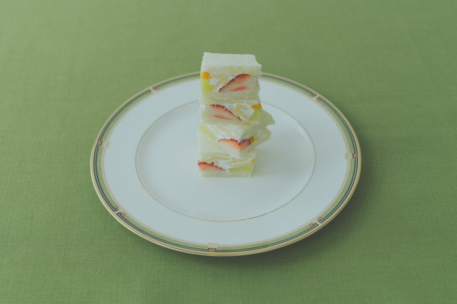 〈銀座千疋屋〉の「フルーツサンド」