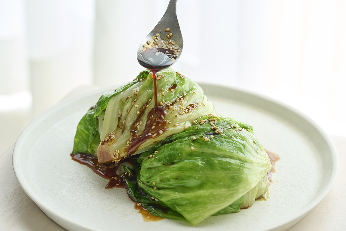 【お湯に10秒!】1玉ペロリの、ごちそうレタスレシピ