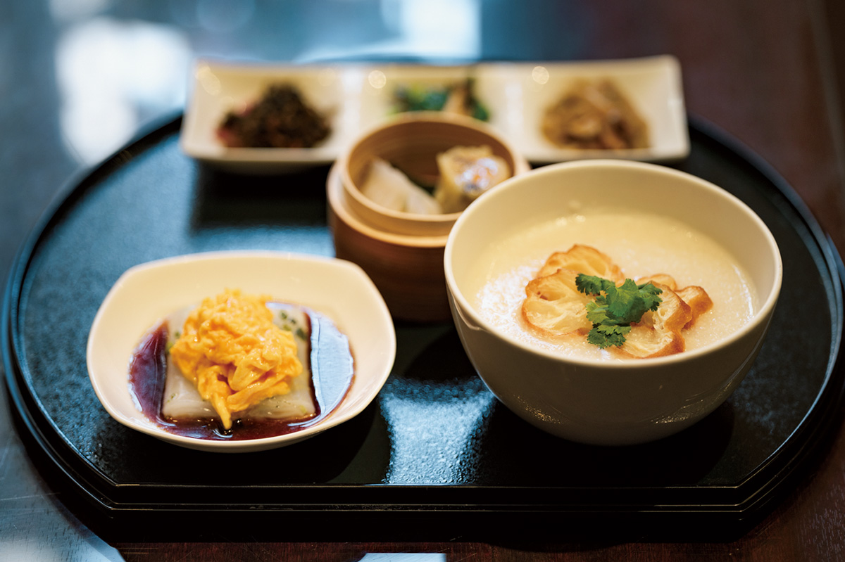 〈萬珍樓點心舗〉の白粥と彩り点心のセット
