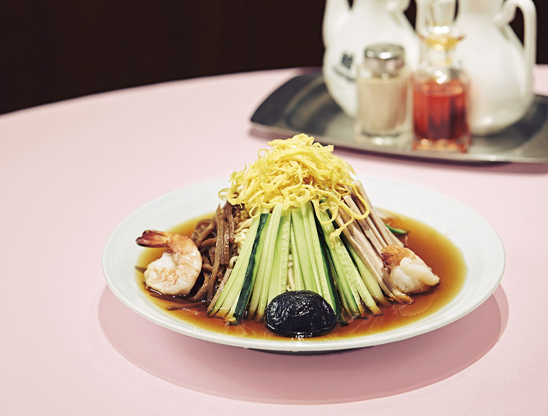 都内で冷たい麺を食べるなら1. 【神保町】〈揚子江菜館〉の五色涼拌麺