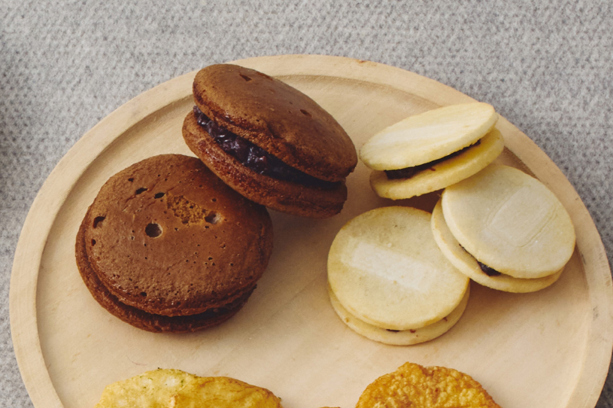 【東京駅で買える手土産】できたてを狙うなら、10時、14時30分、17時30分。〈御菓子司 中里〉の南蛮焼と揚最中